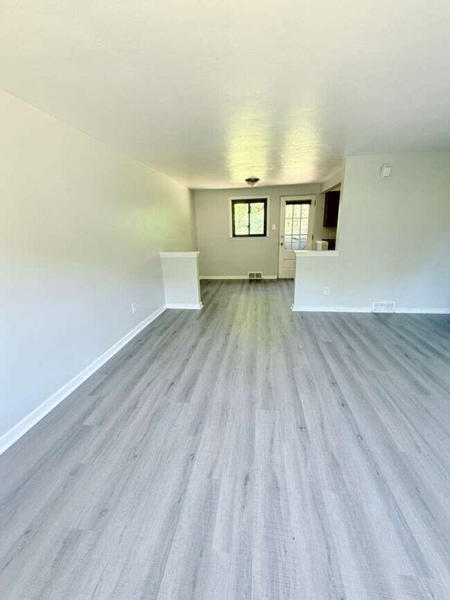 Building Photo - Fabulous 3 bed 1 bath House in Penn Hills