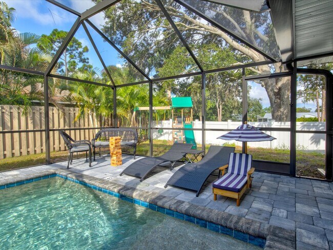 Building Photo - 5884 Milton Ave