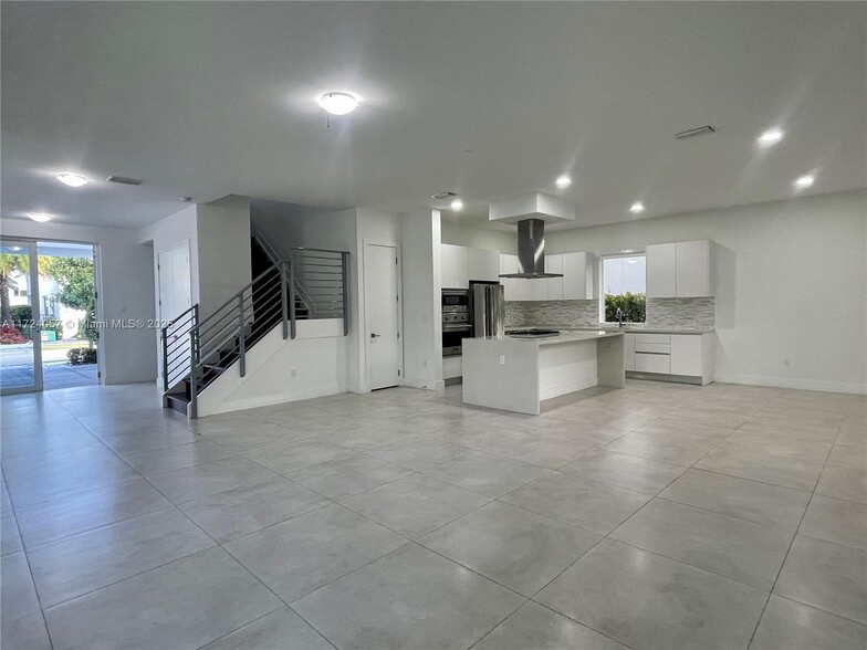 Building Photo - 10250 NW 74th Ter