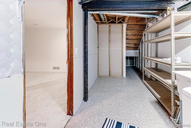 Building Photo - 1631 S Hill Blvd