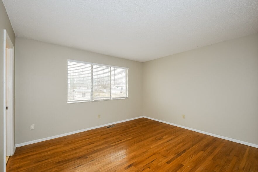 Building Photo - 2315 E Humes Ln