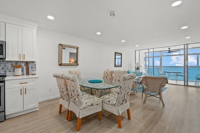 Building Photo - 255 The Esplanade N