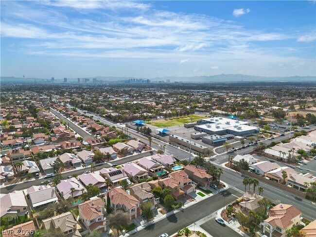 Building Photo - 1712 Estrella St