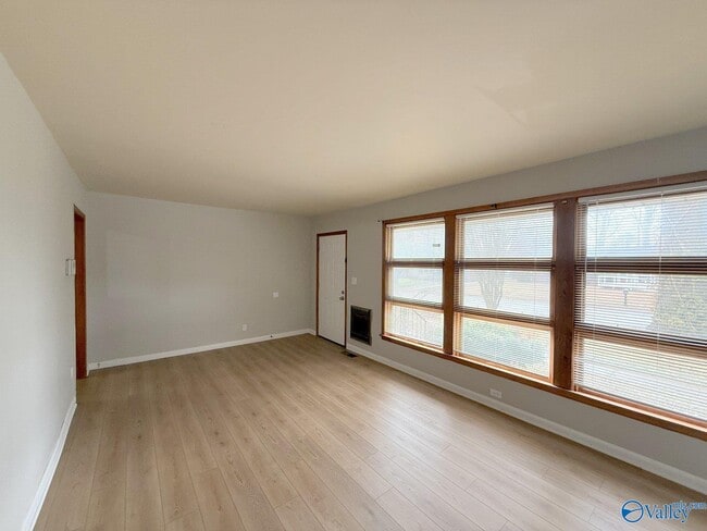 Building Photo - 2106 NW Sullivan Rd