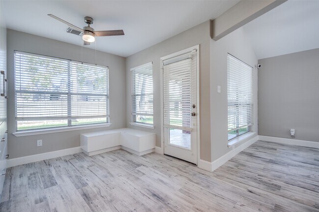 Building Photo - 3331 Hemingway Dr