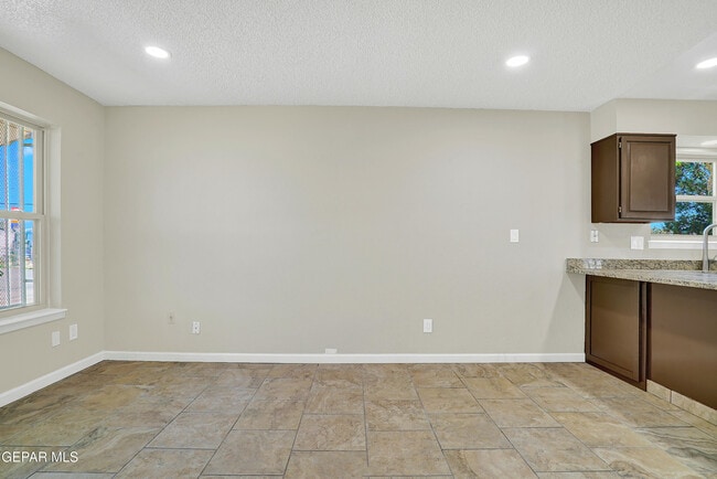 Building Photo - 4324 La Luz Ave