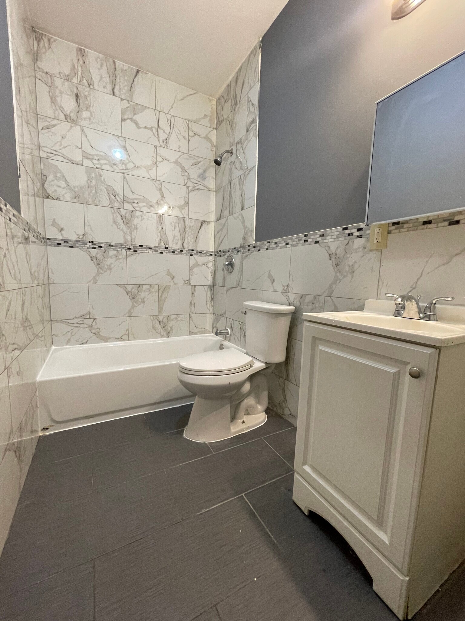 Unit 1R - 662 Grove St