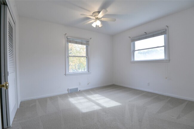 Building Photo - 2235 N Ballas Rd