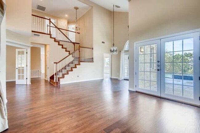 Building Photo - 400 Canyon Rim Dr
