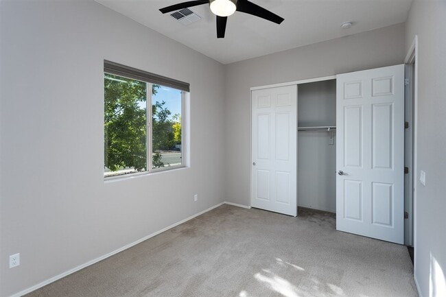 Building Photo - 4077 N Aberdeen Ave