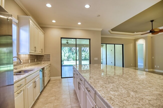 Building Photo - Annual Unfurnished Single-Family Home located in Bellacina at Casey Key with Resort-like Amenities!
