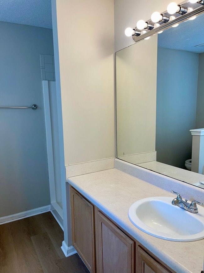 Building Photo - Remodeled  3 Bed/2 Bath Home in a Quiet bu...