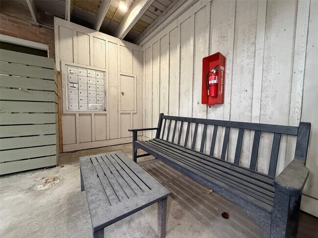 Building Photo - 1801 Cortlandt St