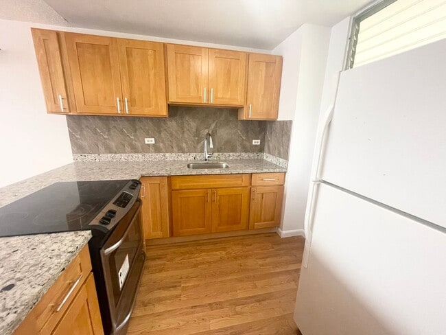 Building Photo - Ground Floor Unit in Likini West Available...