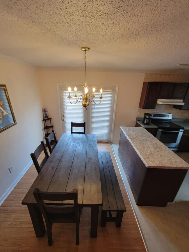 Building Photo - 305 Humble Rd