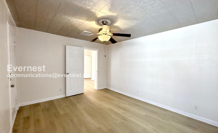 Building Photo - 1302 Ryon St