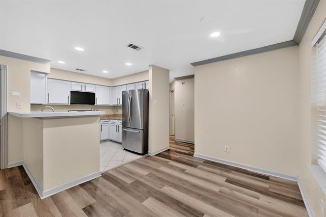 Building Photo - 3925 Brandon Park Dr