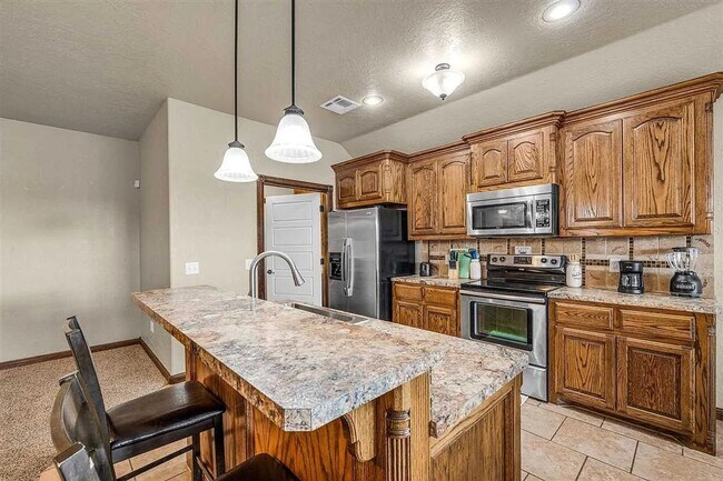 Building Photo - VERY NICE HOME IN THE ROLLING HILLS AREA. PETS NEGOTIABLE WITH OWNERS APPROVAL