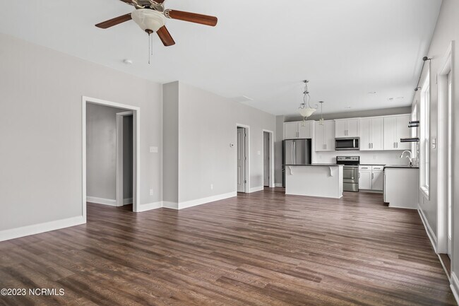 Building Photo - 221 Salty Dog Ln