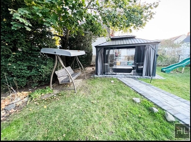 Building Photo - 3rd avenue