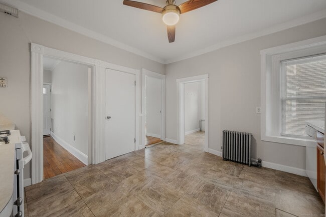 Building Photo - 245 Willetts Ave