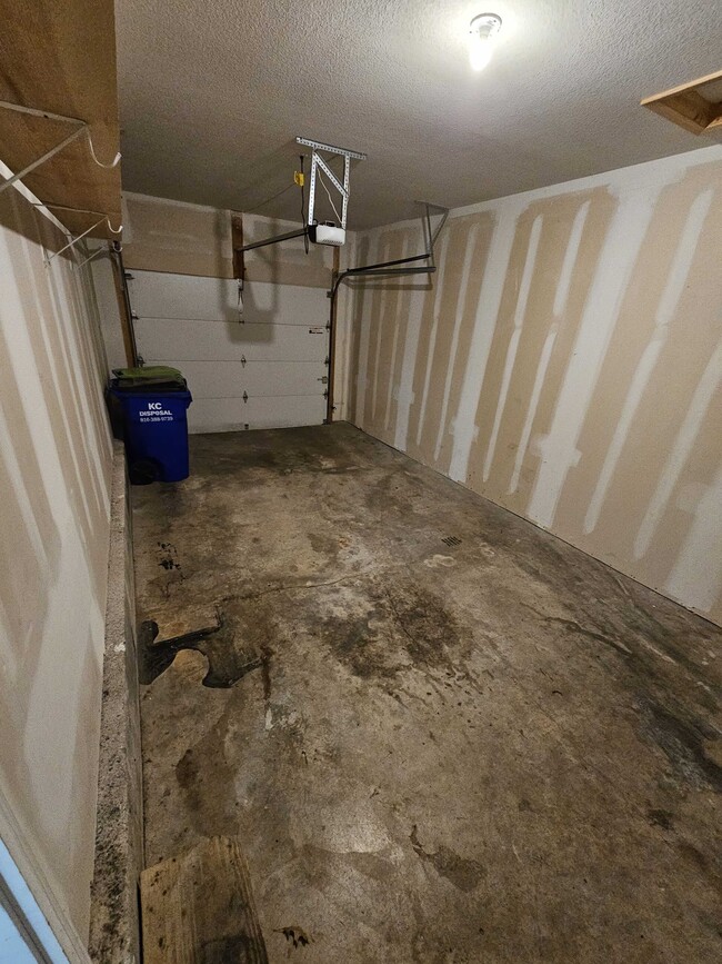 Building Photo - 1821 NE Knollbrook St