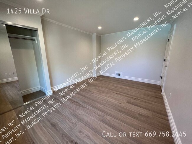 Building Photo - 1425 Villa Dr