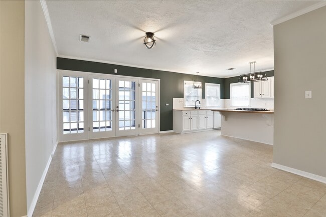 Building Photo - 423 W 32nd St