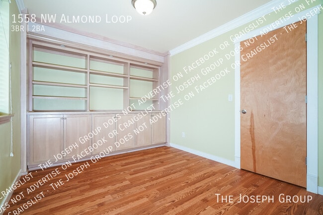Building Photo - 1558 NW Almond Loop