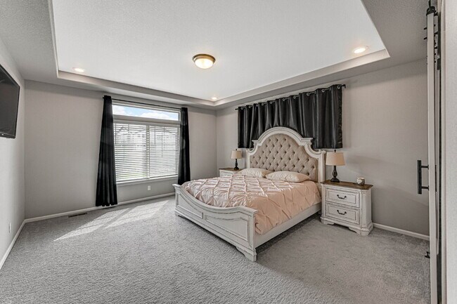 Building Photo - $4,795.00, 5 bed, 3.5 bath located in Denver.