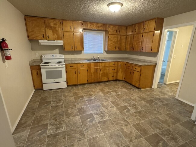 Building Photo - 334 S 3rd St