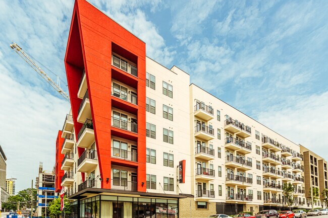Building Photo - 819 18th Ave S