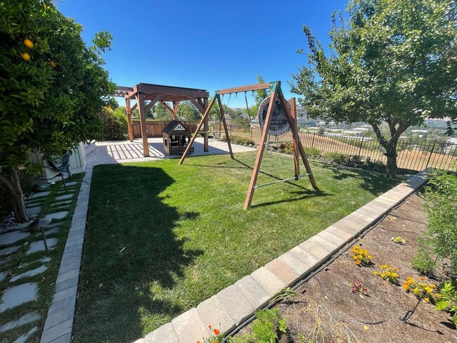 Building Photo - $6,950 - Canyon Lakes Luxury 4BR – Designer Upgrades, Wine Bar & Best Views in San Ramon