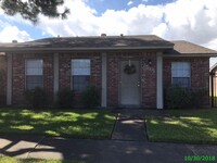 Building Photo - 2 BEDROOM 2 BATH PATIO HOME WITH 1010 SF