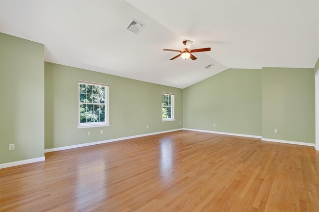 Building Photo - 295 Pinebrook Dr