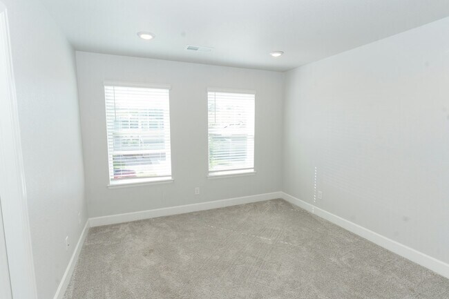 Building Photo - 13534 Tree Sparrow Ln