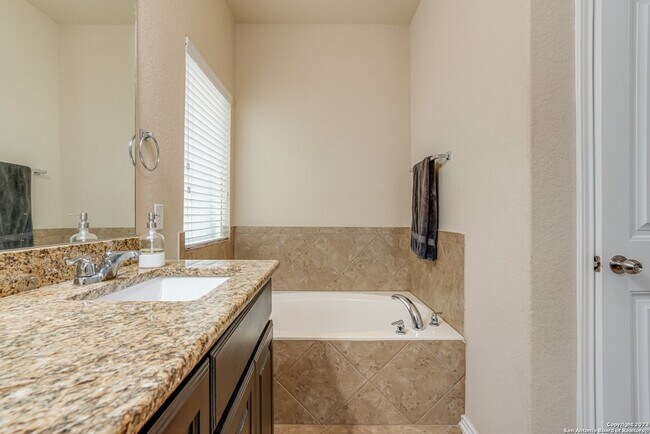 Building Photo - 12310 Red Maple Way