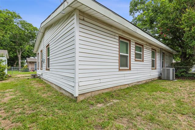 Building Photo - 5805 Tracyne Dr