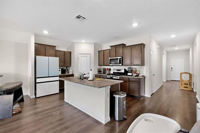 Building Photo - 504 Willow View Way