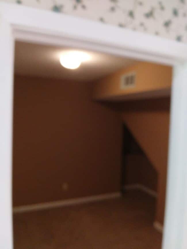 Building Photo - Bell River