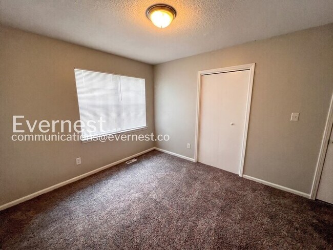 Building Photo - 3-Bed/2-Bath Home/ Pet Friendly/Voucher Accepted/ Available Soon!