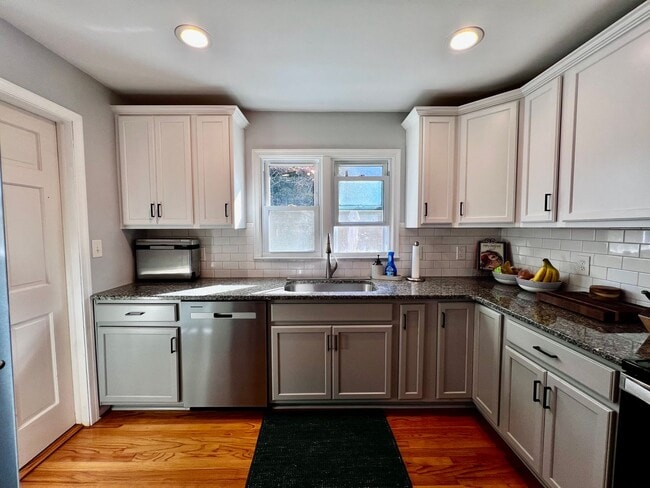 Building Photo - Beautiful All-Brick Ranch in the Heart of Kings Grant!