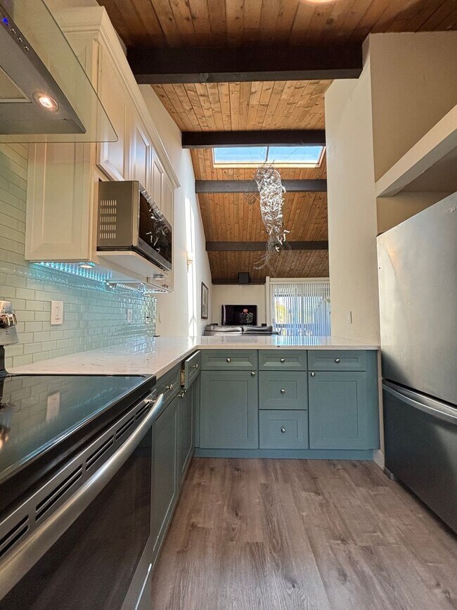 Building Photo - STUNNING NEWLY REMODELED CONDO WITH POOL &...