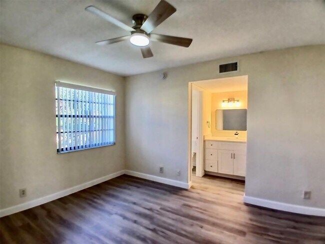 Building Photo - 4131 Oak Terrace Dr