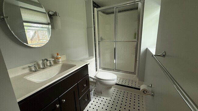 Building Photo - 106 Clover Ln