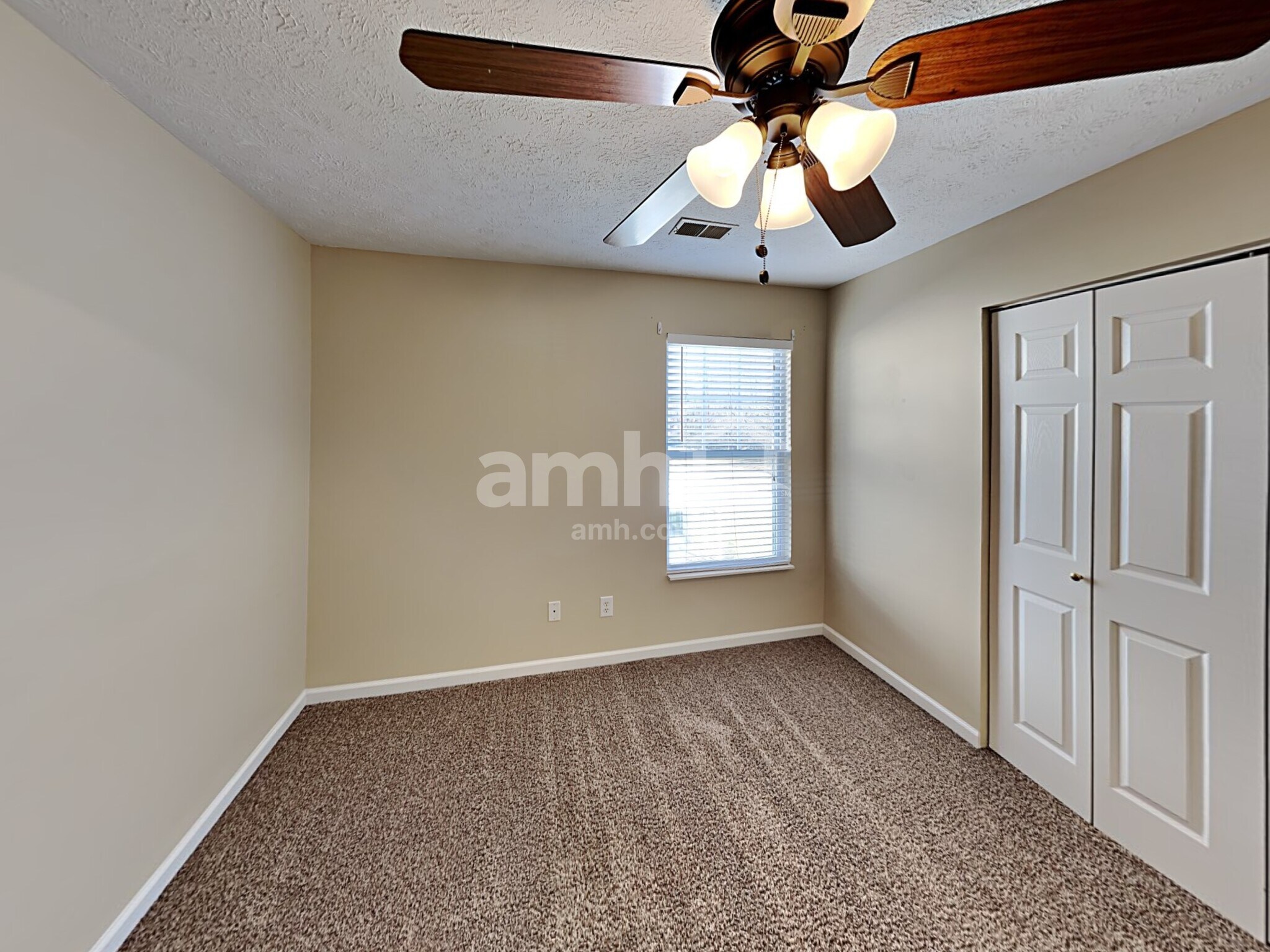 Building Photo - 4529 Hawthorn Dr