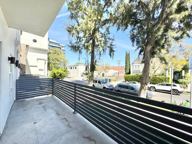 Building Photo - 141 N Swall Dr