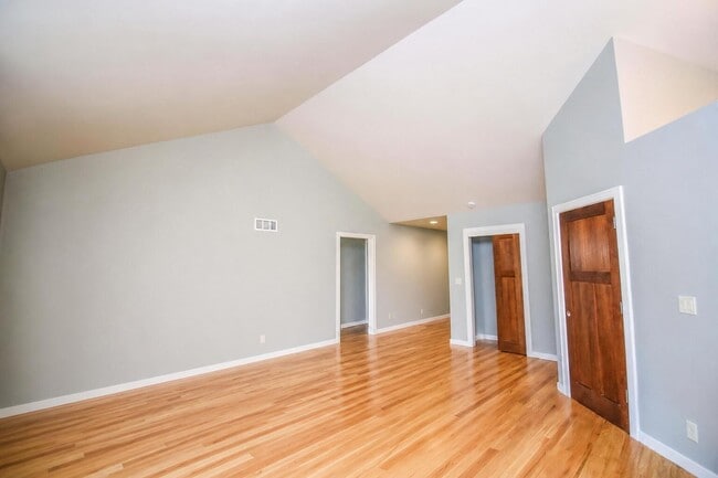 Building Photo - 1255 Westwood Dr