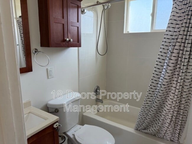 Building Photo - 3237 Highview Dr