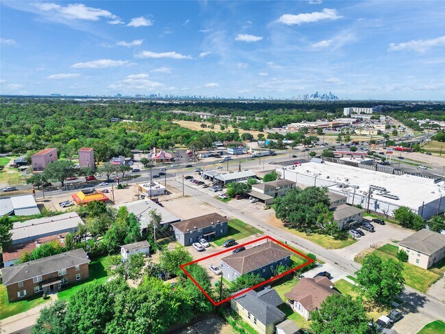 Building Photo - 7626 Pecan Villas Dr